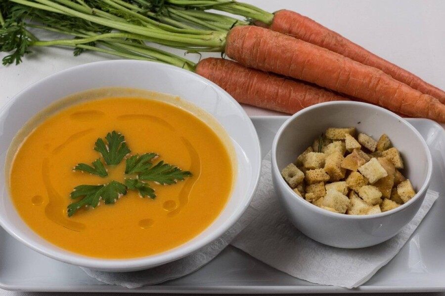 Jakie gotować zupy by zaskoczyć smakiem w codziennym menu?